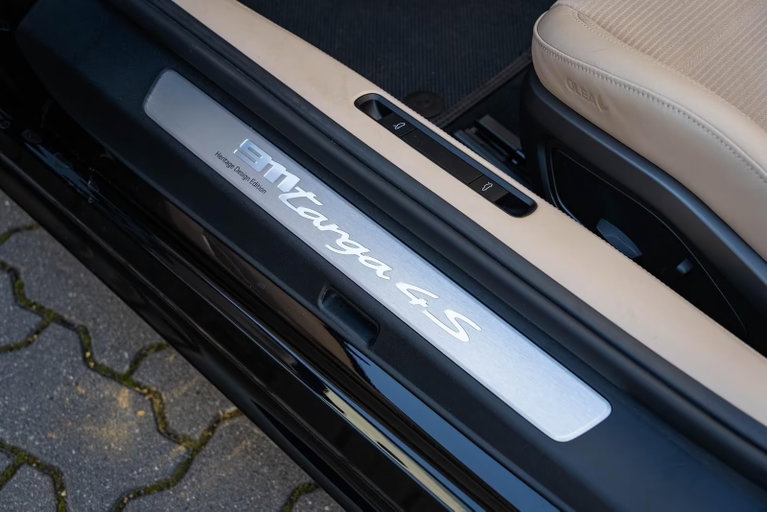 Porsche 992 Heritage Design Edition