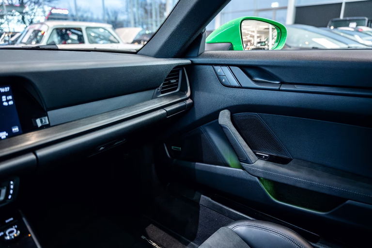 Porsche 992 Carrera GTS