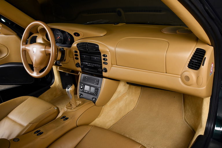 Porsche 996 Carrera 4