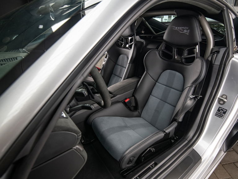 Porsche 718 Cayman GT4 RS