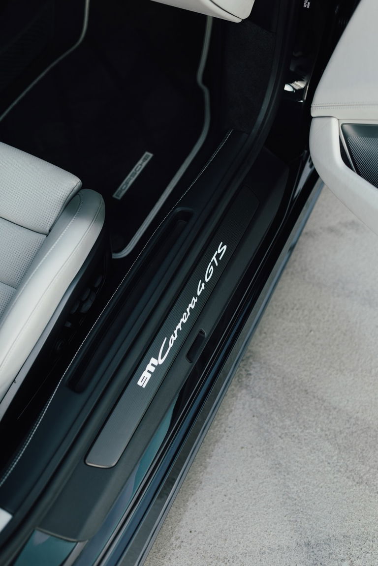 Porsche 992 Carrera 4 GTS