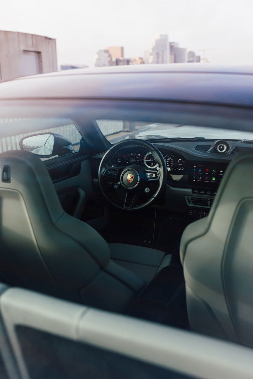 Porsche 992 Carrera 4 GTS