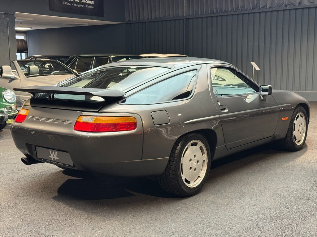 Porsche 928 S4
