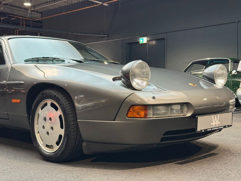 Porsche 928 S4