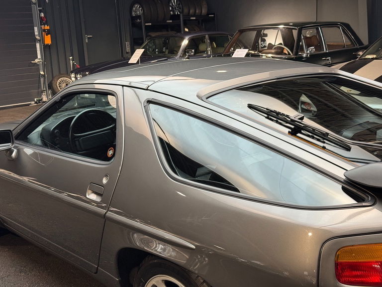 Porsche 928 S4