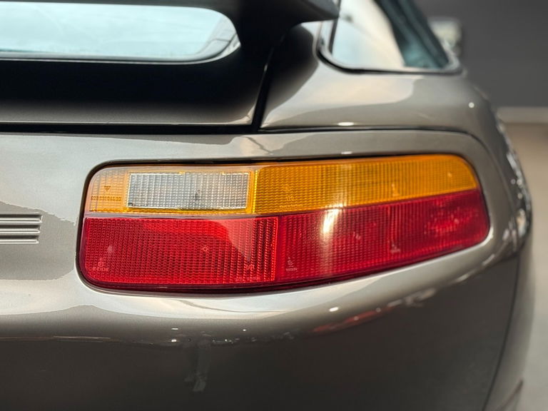 Porsche 928 S4
