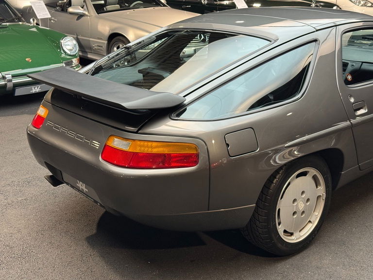 Porsche 928 S4