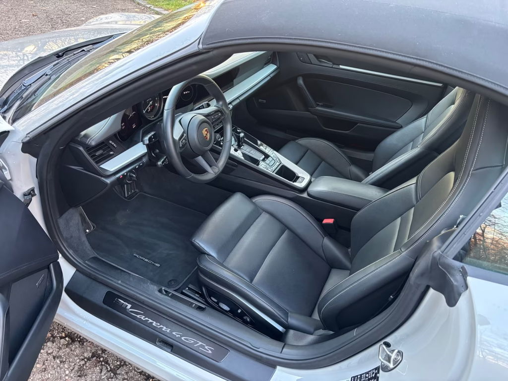 Porsche 992 Carrera 4 GTS