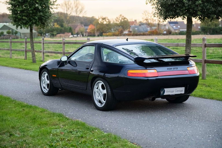 Porsche 928 GTS