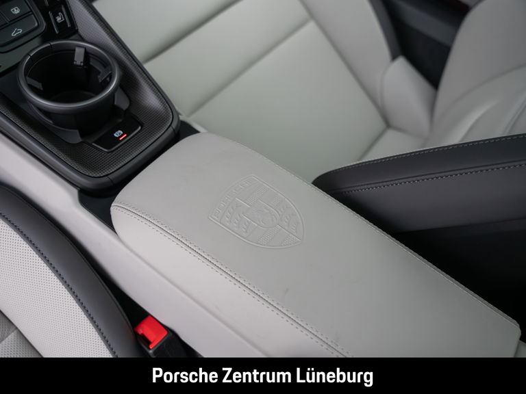 Porsche 992.2 Carrera 4 GTS