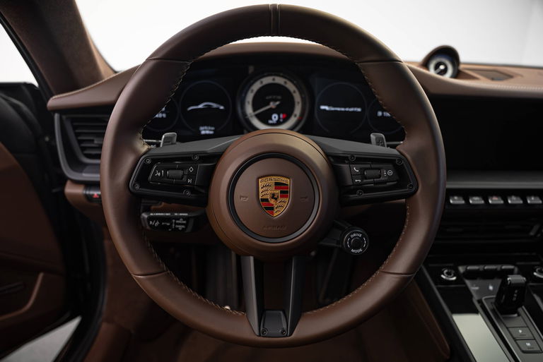 Porsche 992 Carrera 4 GTS