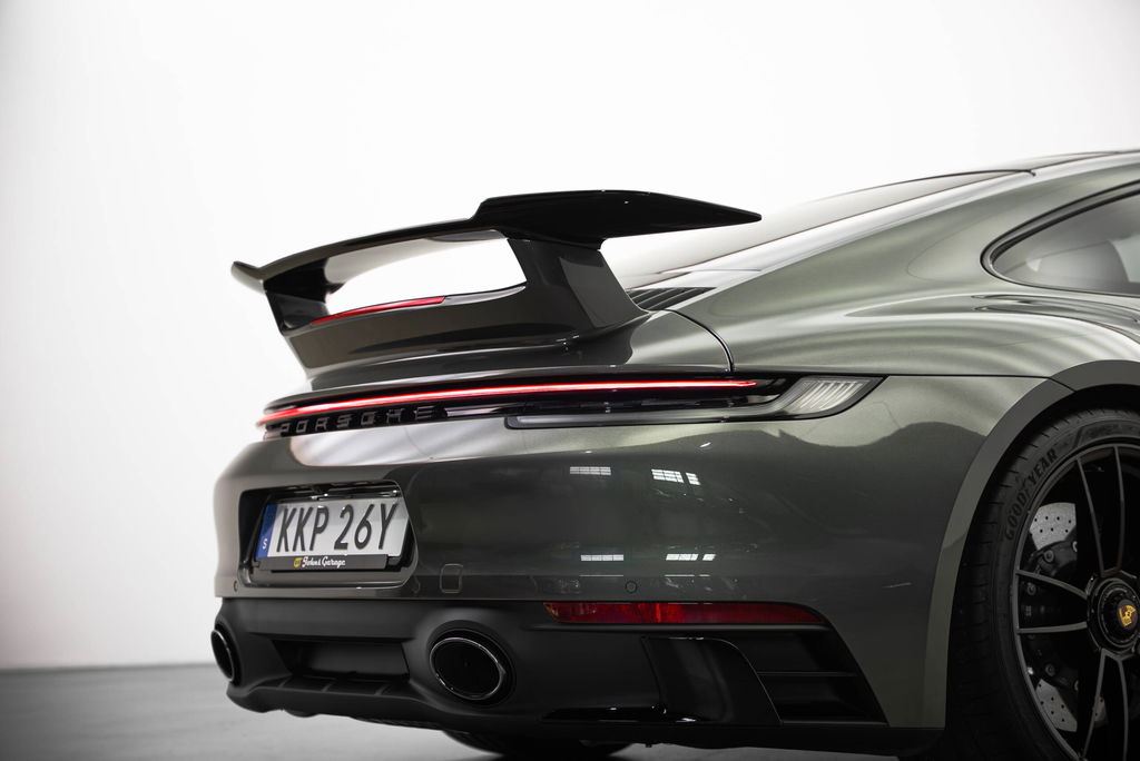 Porsche 992 Carrera 4 GTS