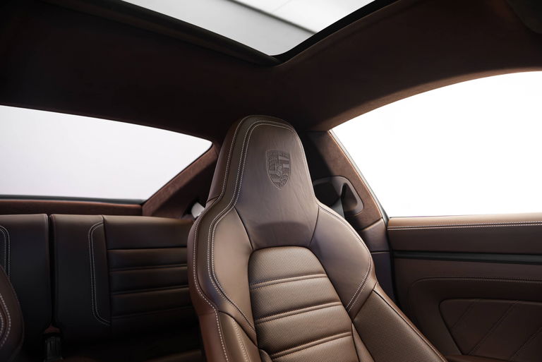 Porsche 992 Carrera 4 GTS