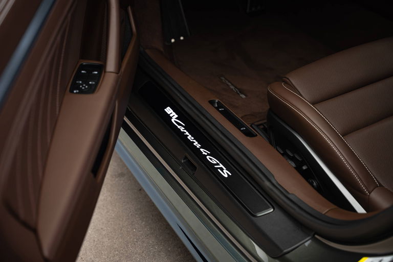 Porsche 992 Carrera 4 GTS