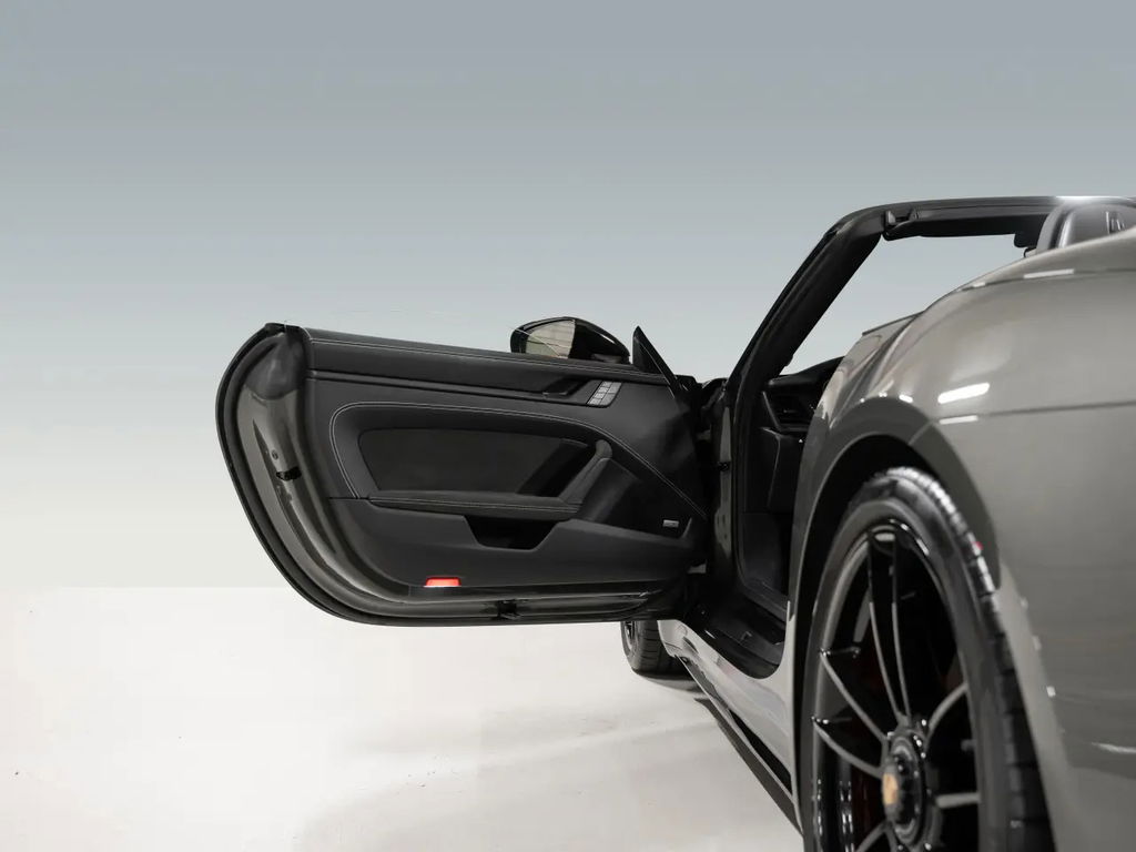 Porsche 992 Carrera GTS