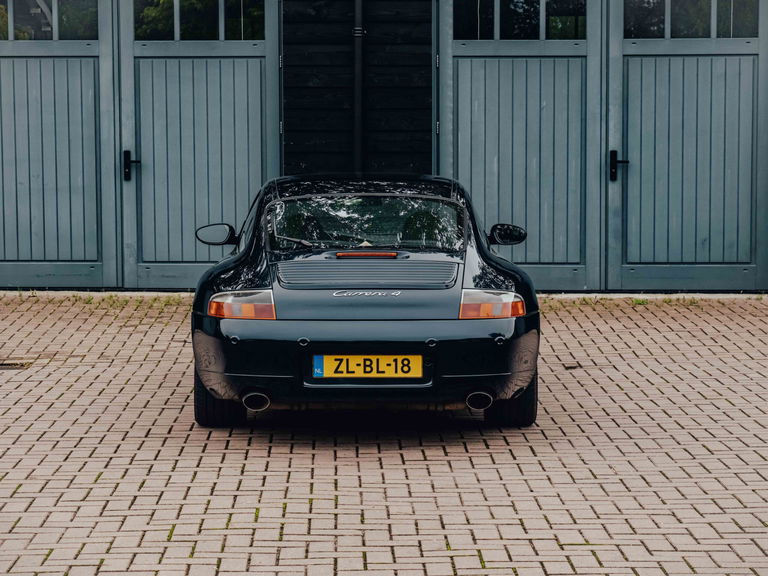 Porsche 996 Carrera 4