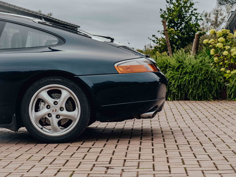 Porsche 996 Carrera 4