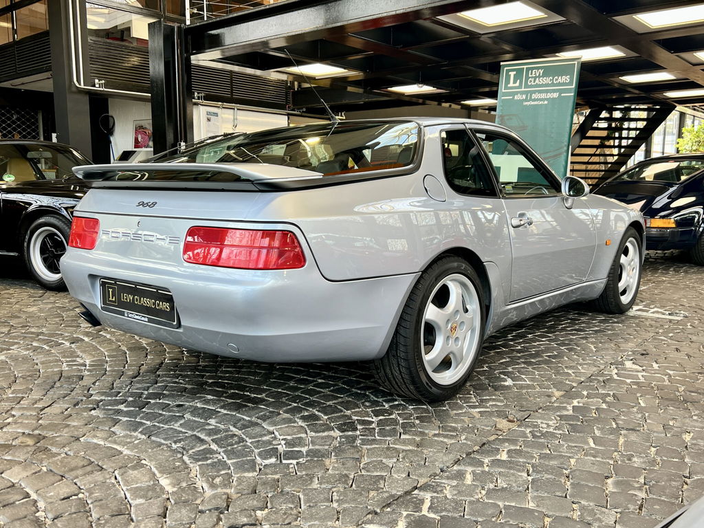 Porsche 968
