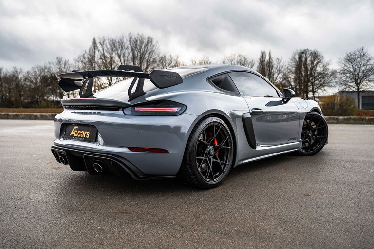 Porsche 718 Cayman GT4 RS
