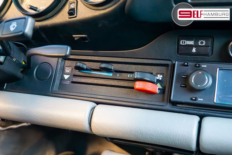 Porsche 911 Carrera 3.2 “25 Jahre 911”