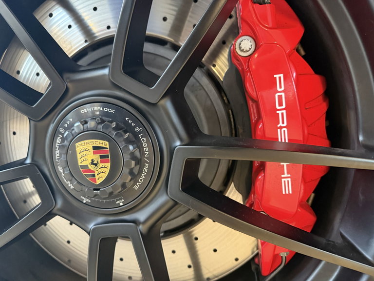 Porsche 992 Carrera 4 GTS