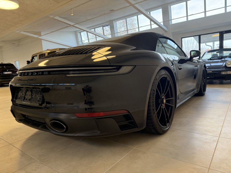 Porsche 992 Carrera 4 GTS