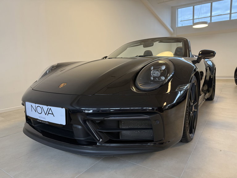 Porsche 992 Carrera 4 GTS