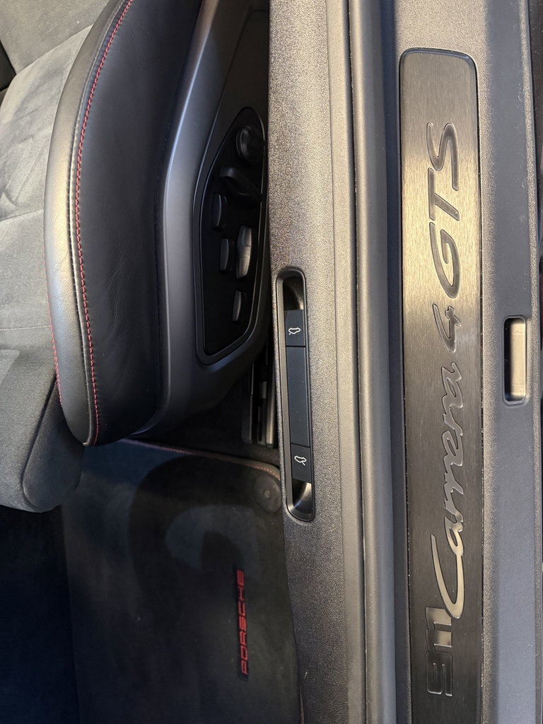 Porsche 992 Carrera 4 GTS