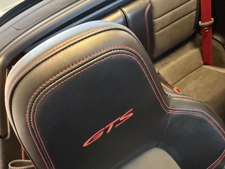 Porsche 992 Carrera 4 GTS