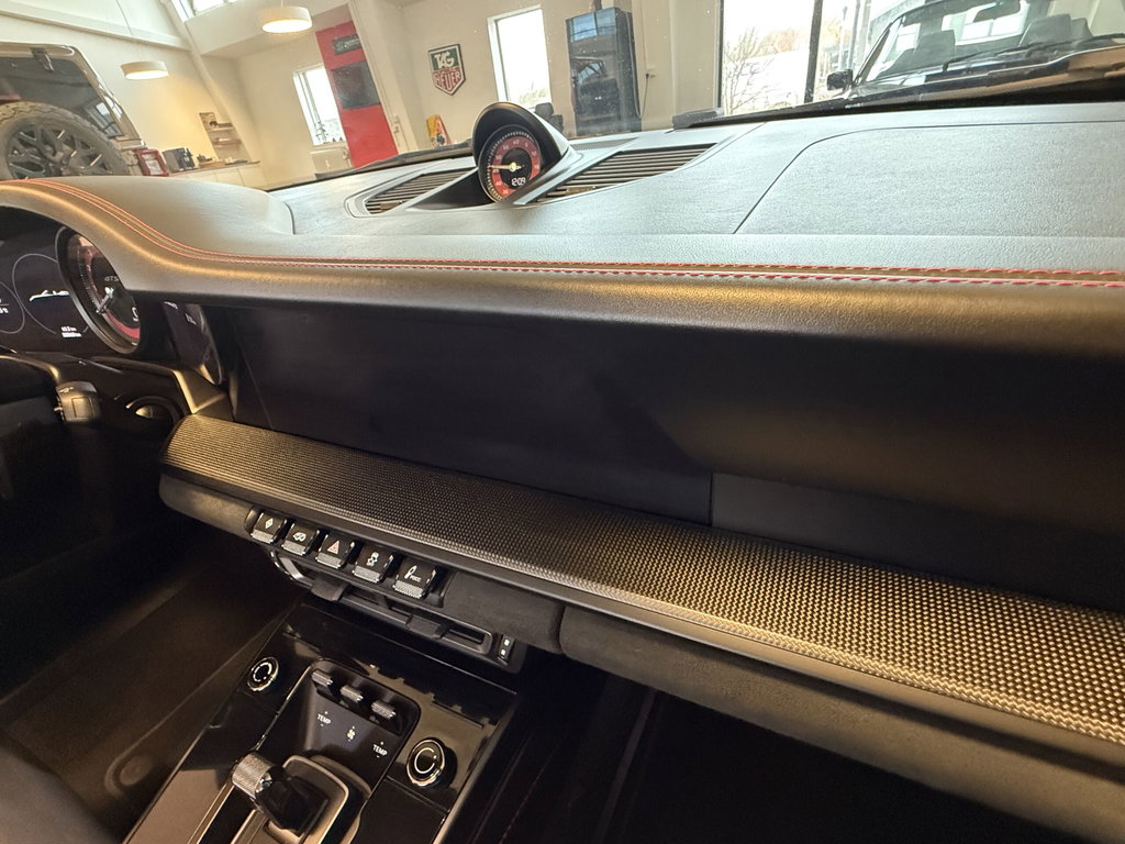 Porsche 992 Carrera 4 GTS