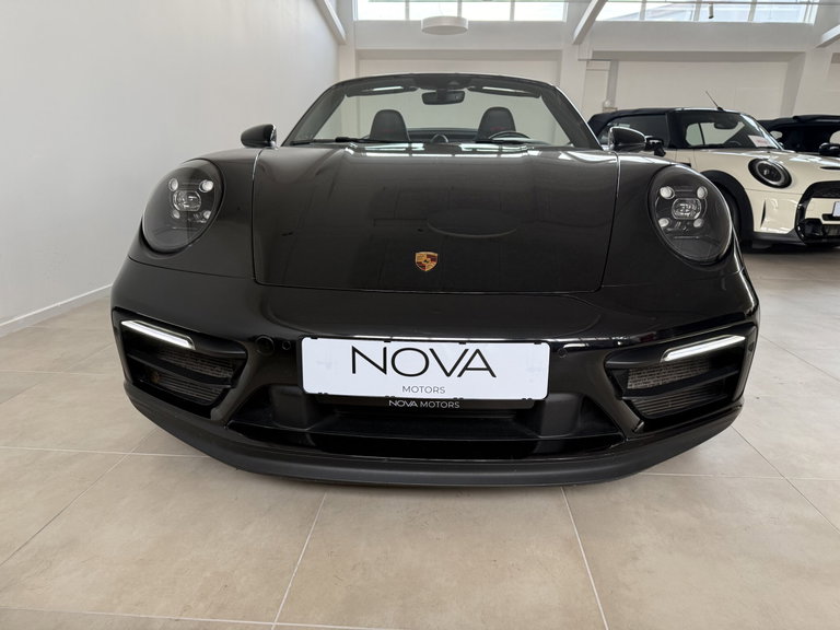 Porsche 992 Carrera 4 GTS