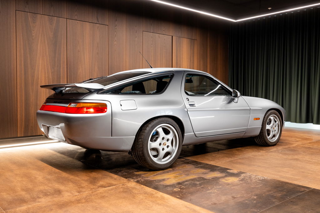 Porsche 928 GTS