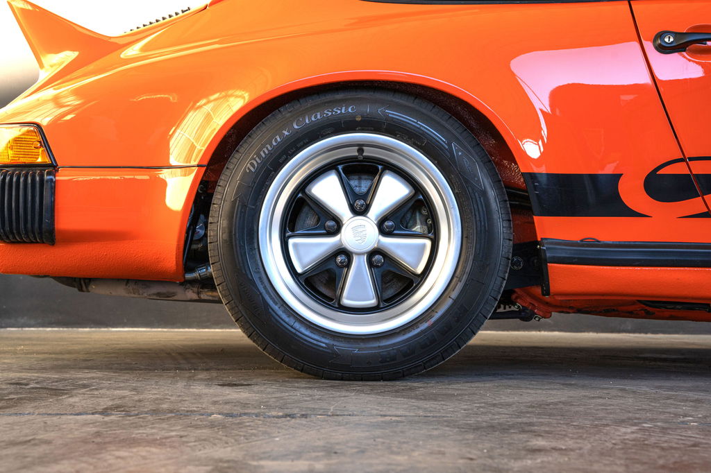 Porsche 911 Carrera 2.7