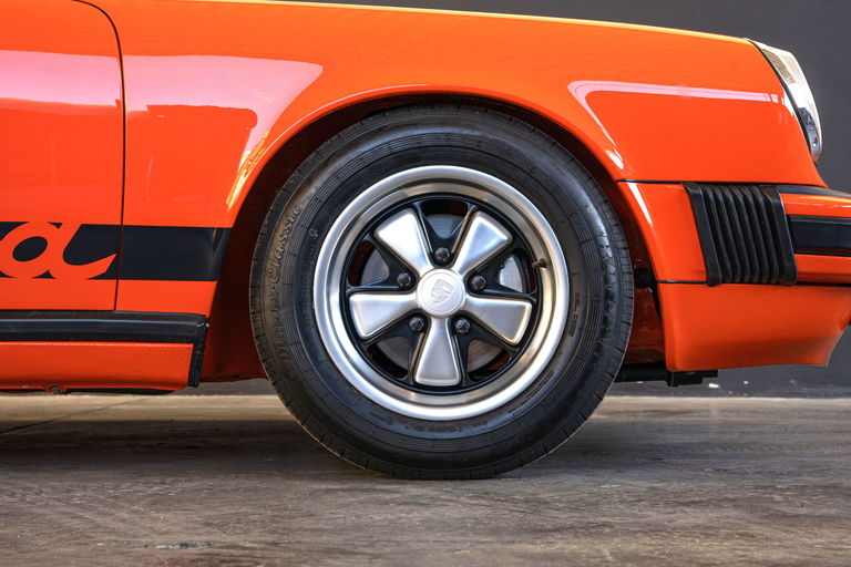 Porsche 911 Carrera 2.7