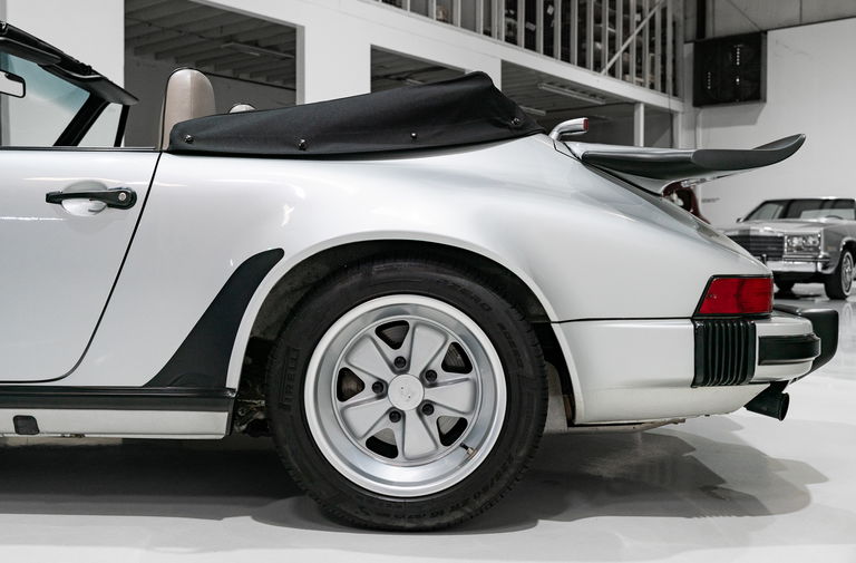 Porsche 911 Carrera 3.2 “25 Jahre 911”