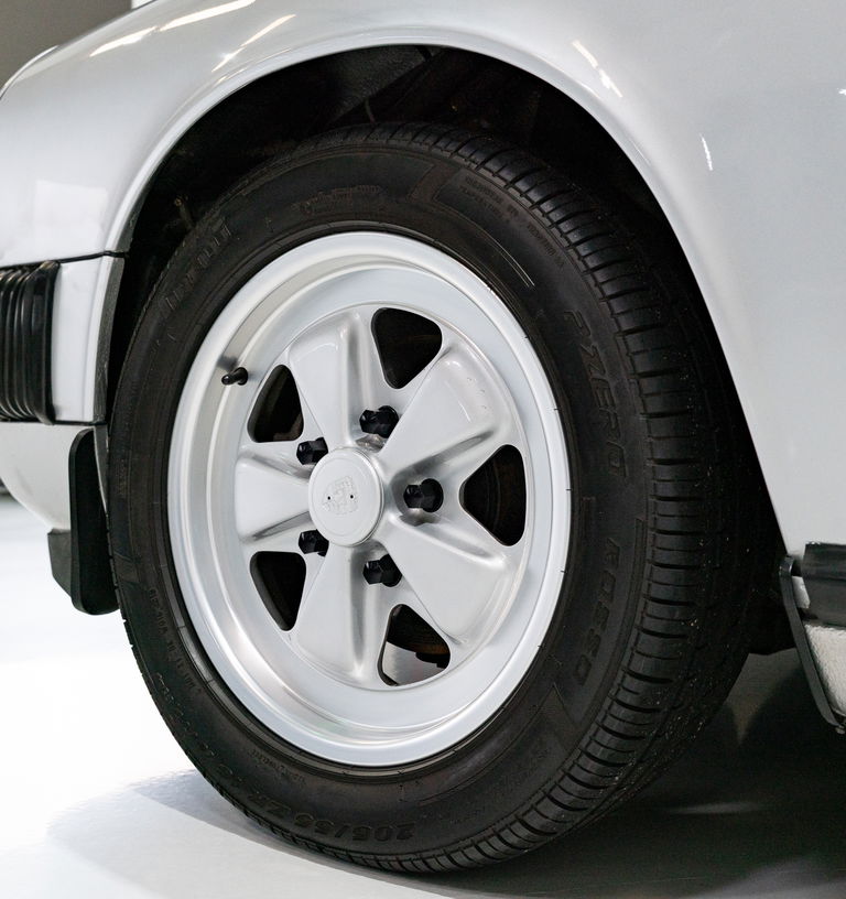 Porsche 911 Carrera 3.2 “25 Jahre 911”