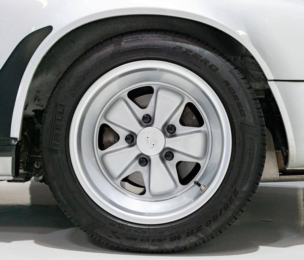 Porsche 911 Carrera 3.2 “25 Jahre 911”