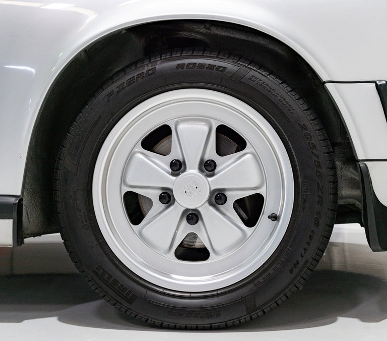 Porsche 911 Carrera 3.2 “25 Jahre 911”