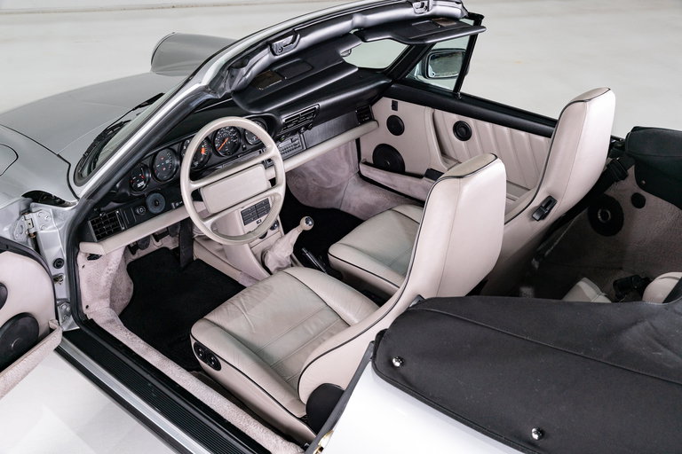 Porsche 911 Carrera 3.2 “25 Jahre 911”