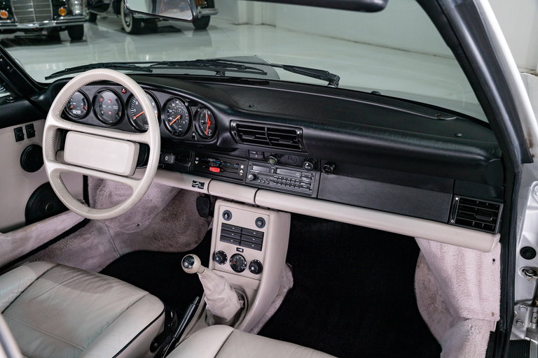 Porsche 911 Carrera 3.2 “25 Jahre 911”