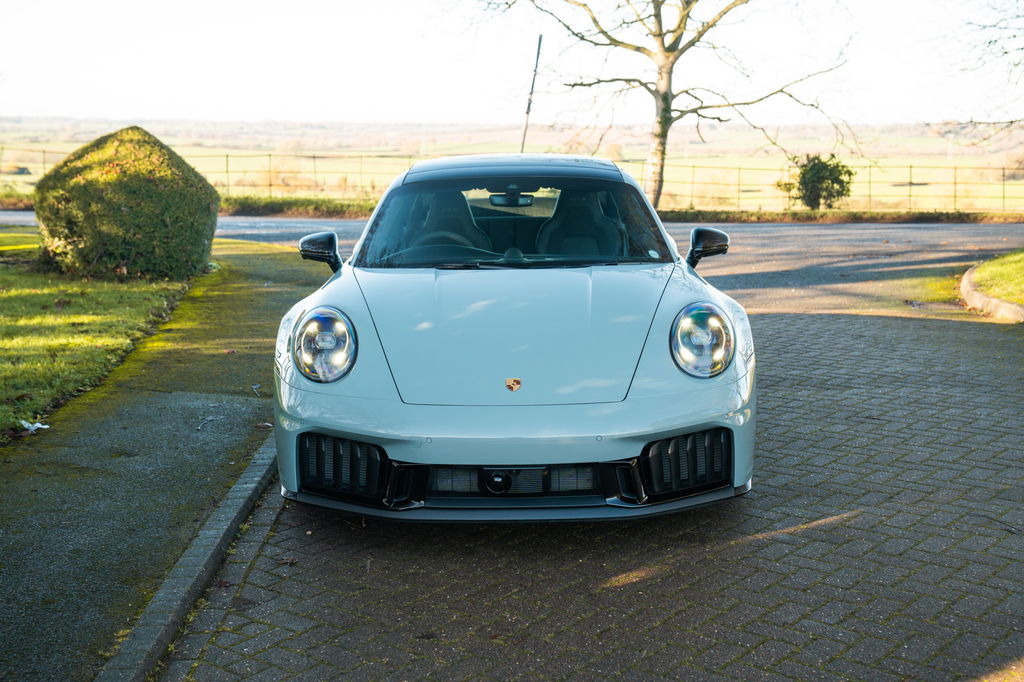 Porsche 992.2 Carrera GTS