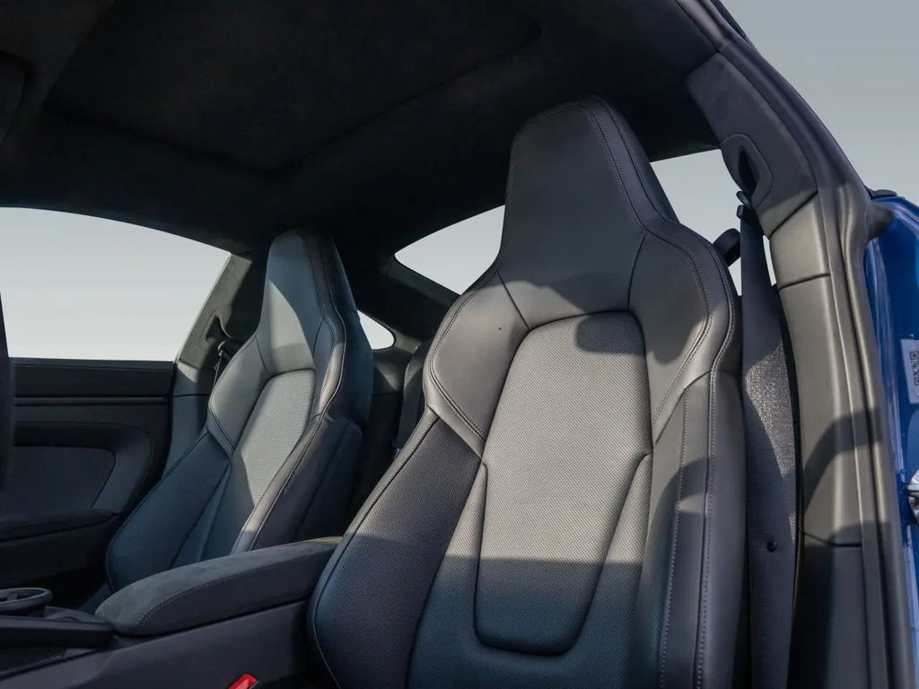 Porsche 992.2 Carrera 4 GTS