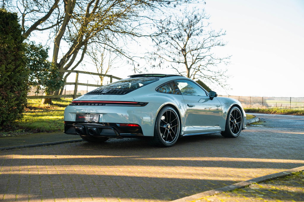 Porsche 992.2 Carrera GTS