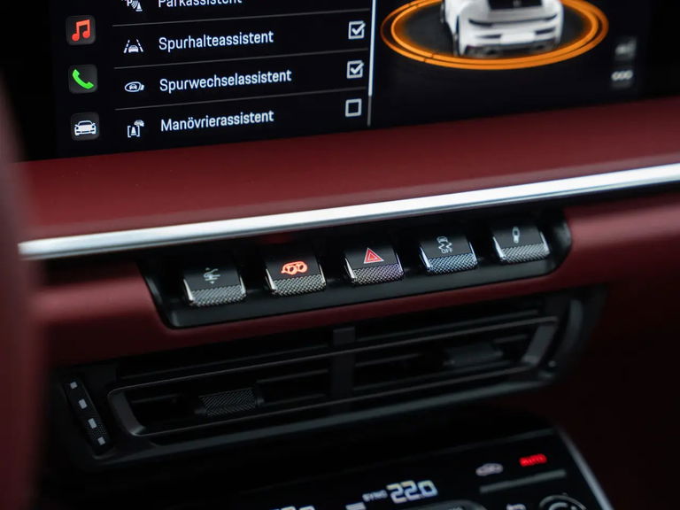 Porsche 992 Carrera 4 GTS