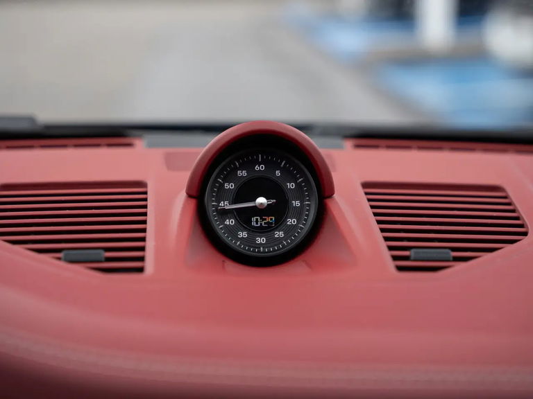 Porsche 992 Carrera 4 GTS