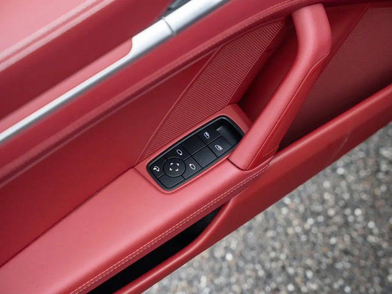 Porsche 992 Carrera 4 GTS