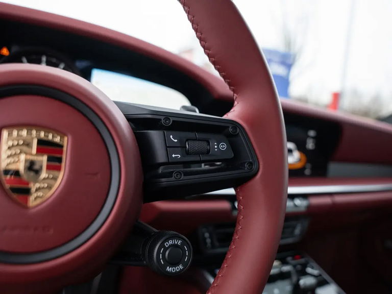 Porsche 992 Carrera 4 GTS