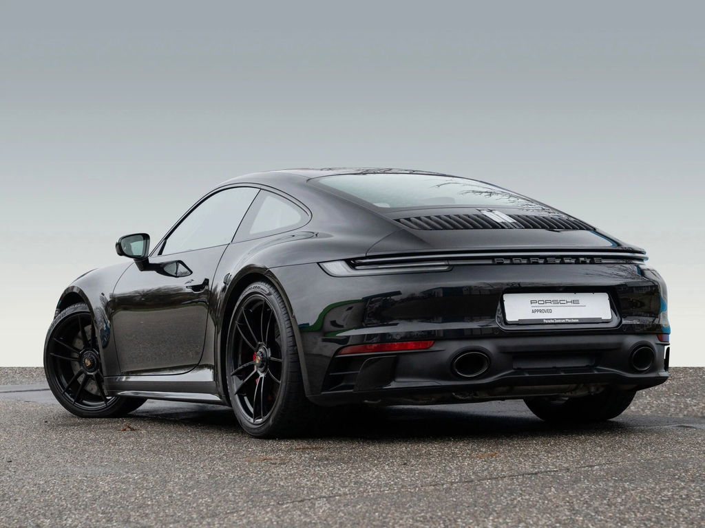 Porsche 992 Carrera 4 GTS