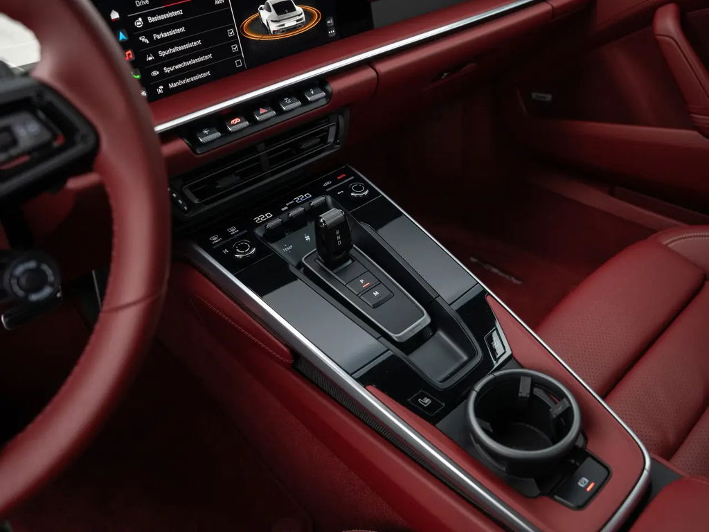 Porsche 992 Carrera 4 GTS