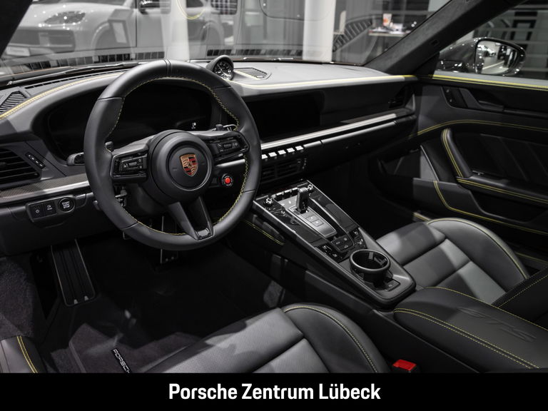 Porsche 992.2 Carrera 4 GTS